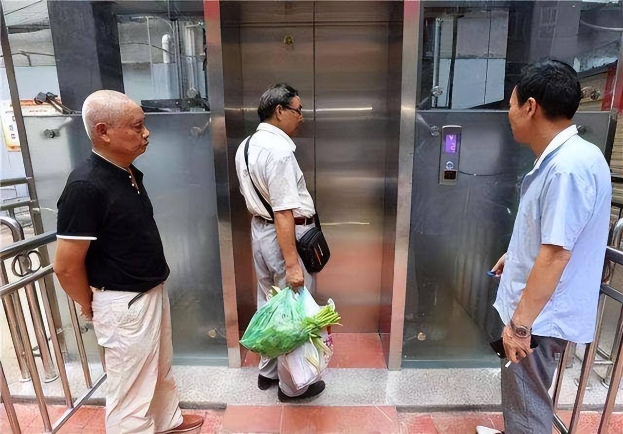 一元一次的公交电梯受冷落居民为何不愿意坐？你会使用吗？