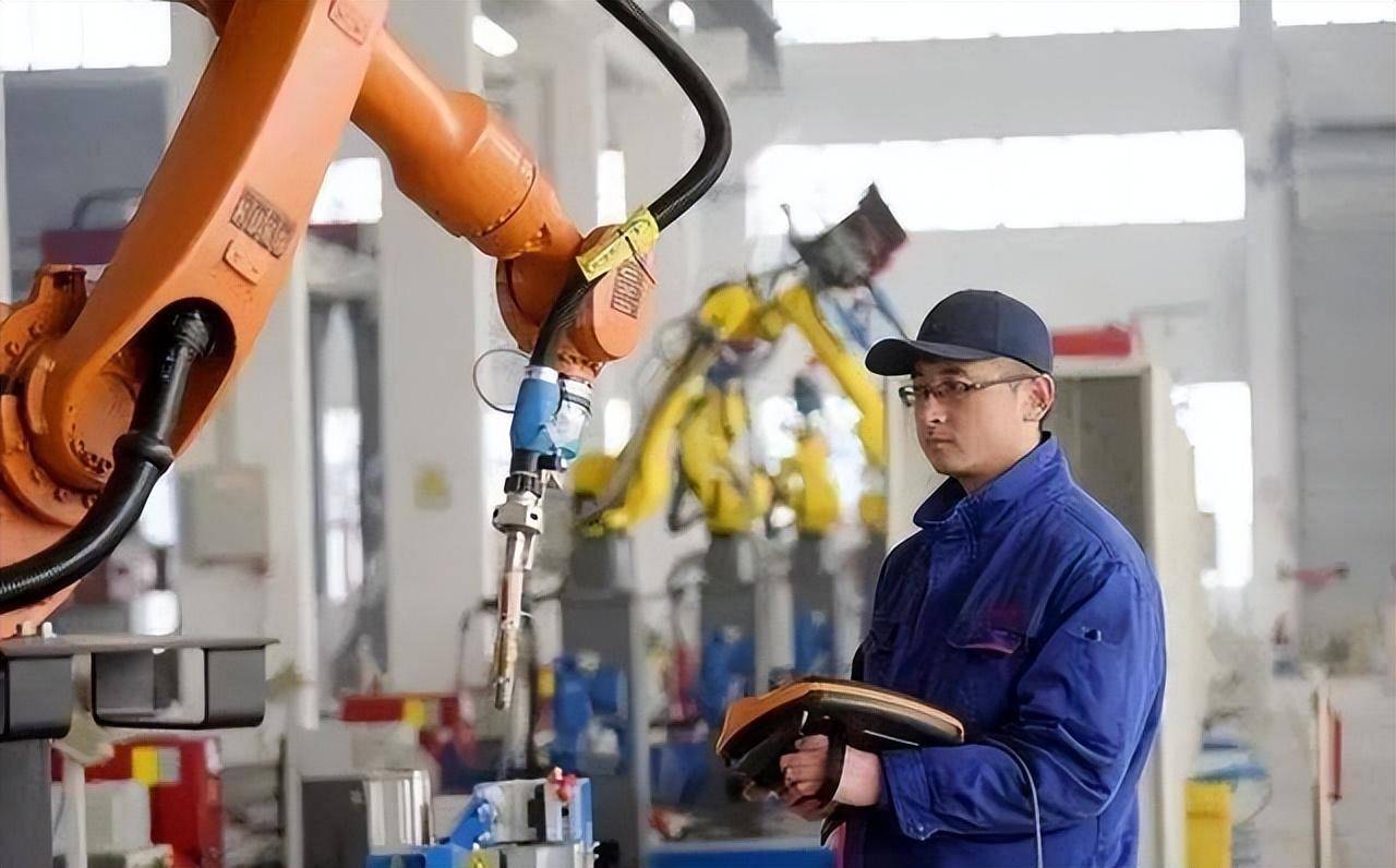 年轻人再没出息也别进工厂上班过来人道出背后的4大原因