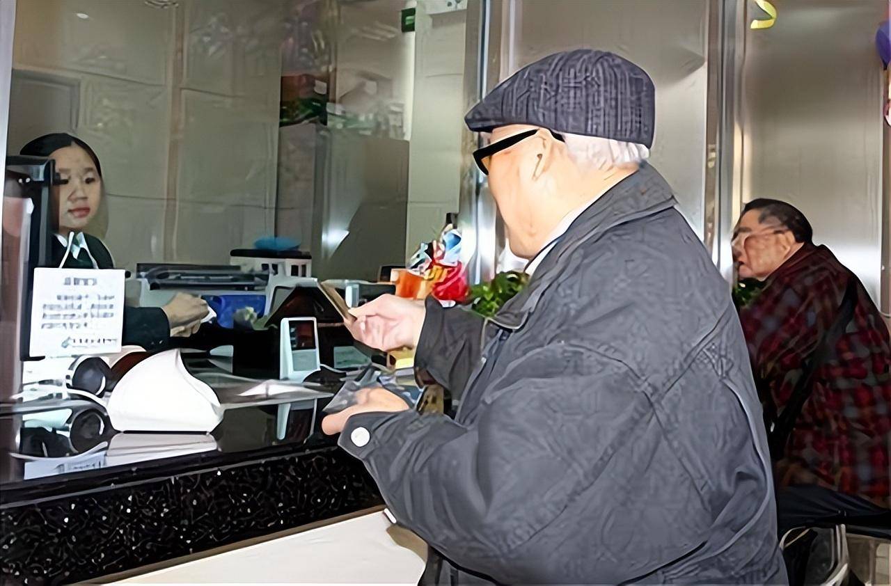 储户在办理业务时如果银行柜员这样问你要想清楚了再回答