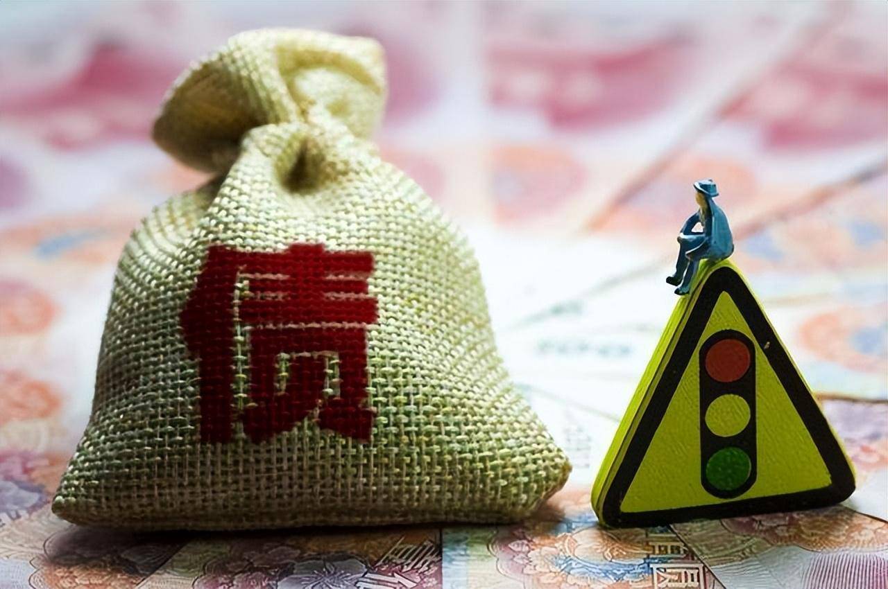 一个家庭有多少钱才算是中产？银行经理4个条件满足一个就行