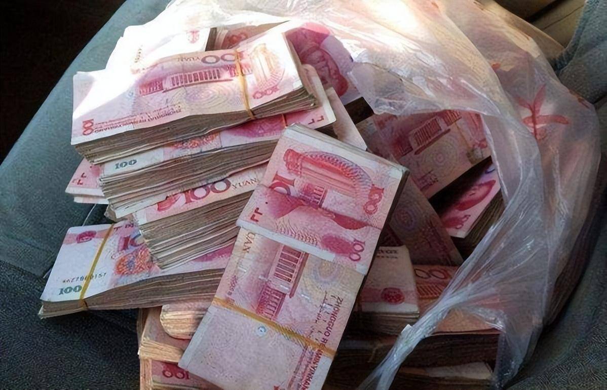 个人存取款5万元登记再调整意味着什么？银行员工透露详情