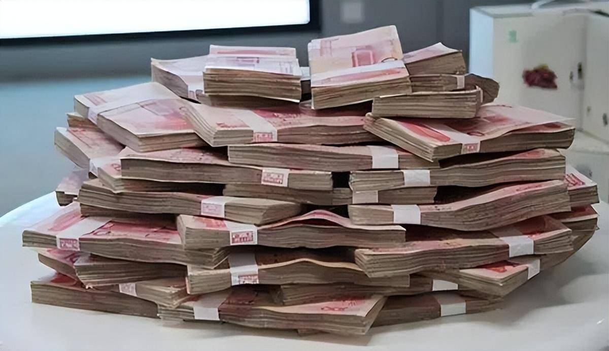 能一次性拿出100万存款的家庭在国内有多少？银行经理直言不讳