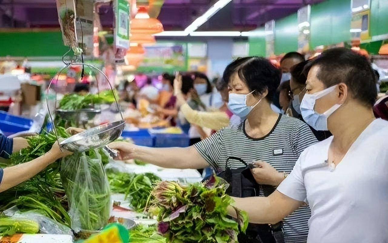 居民储蓄怪象宁可存银行贬值也不愿拿出来消费投资