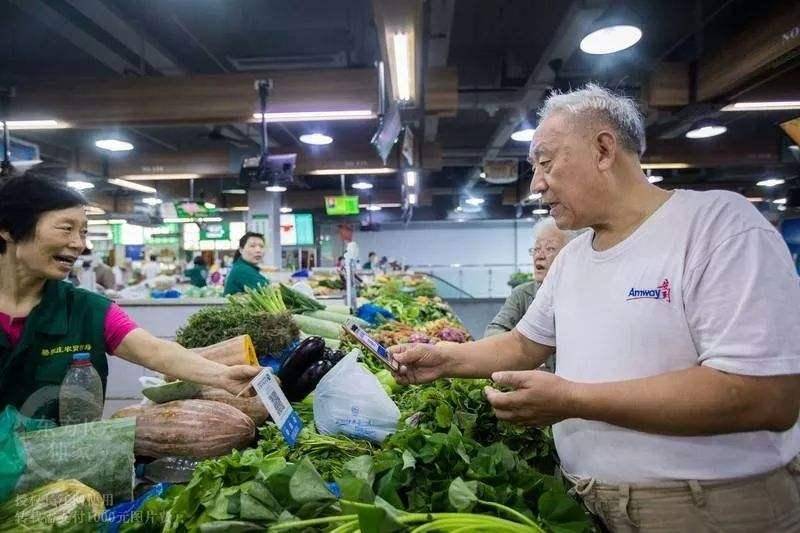工资不涨房价不涨其他东西却在不停涨反映出什么信号？