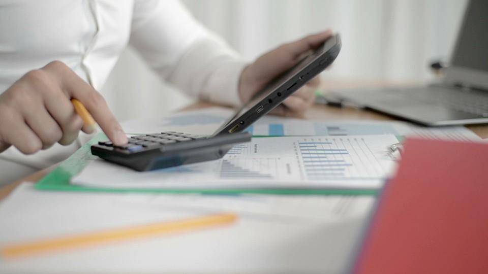 金母鸡量化教学场认识成长型PEG指标策略