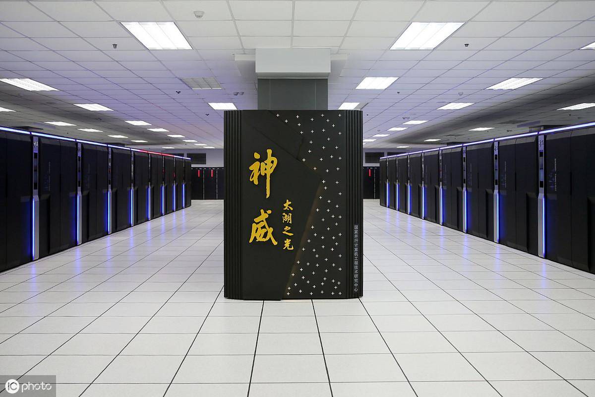 如果智能机器人抢了人类的饭碗我们应该何去何从？