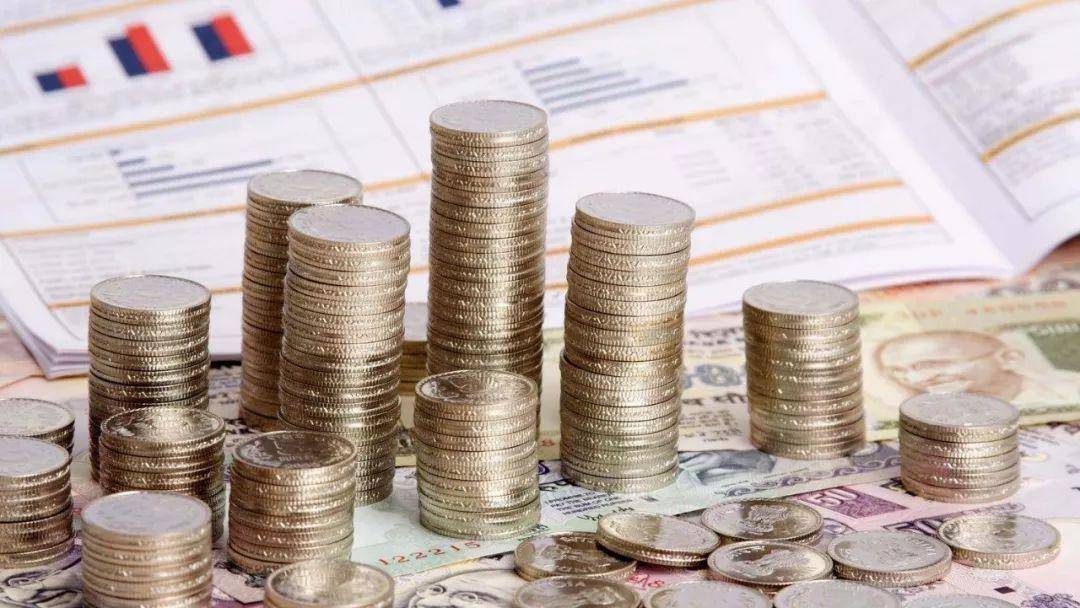 10万元进行基金定投月定投1万和周定投2500哪种更好？