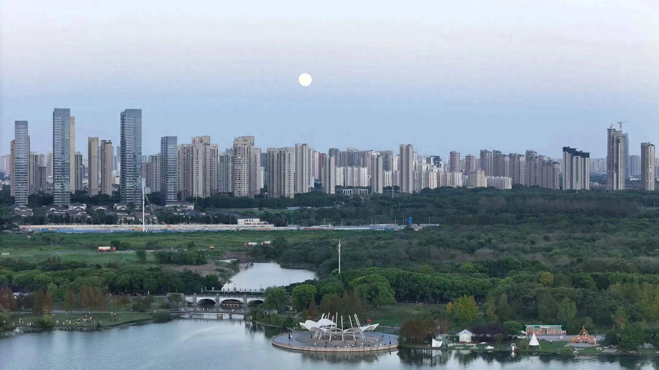 期权和股指期货的不同点分析名字相似实则很不相同
